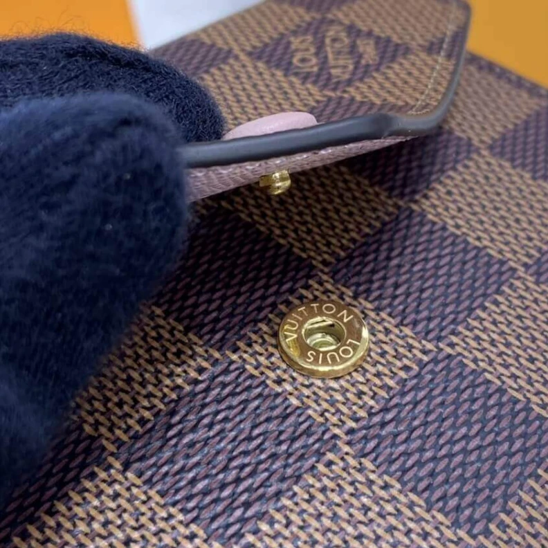 Mythick Grained c Louis Vuitton Damier Ebene Victorine Wallet Pink