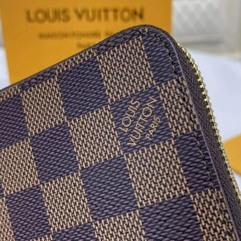 Replica bag This iconi Louis Vuitton Damier Ebene Zippy Wallet Brown