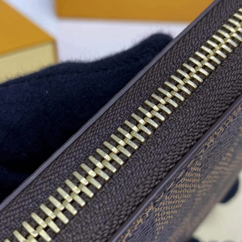 Replica bag This iconi Louis Vuitton Damier Ebene Zippy Wallet Brown