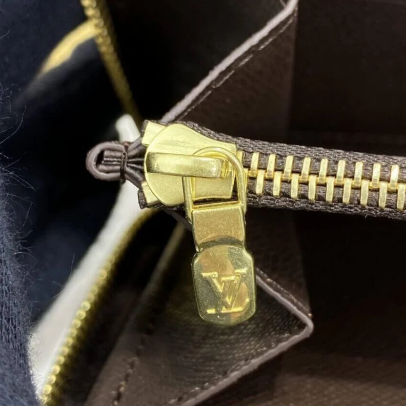 Replica bag This iconi Louis Vuitton Damier Ebene Zippy Wallet Brown