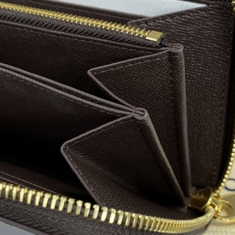 Replica bag This iconi Louis Vuitton Damier Ebene Zippy Wallet Brown