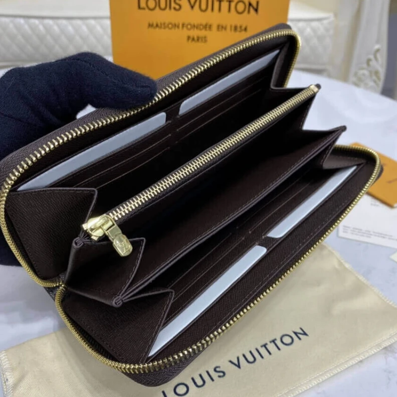 Replica bag This iconi Louis Vuitton Damier Ebene Zippy Wallet Brown
