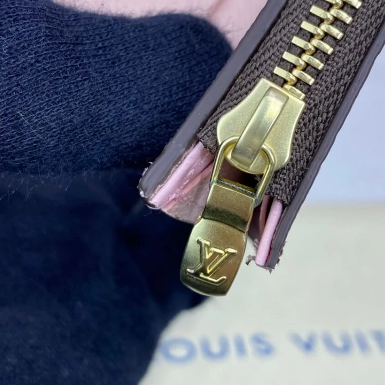 Replica bag Zipped co Louis Vuitton Damier Ebene Zoe Wallet Pink