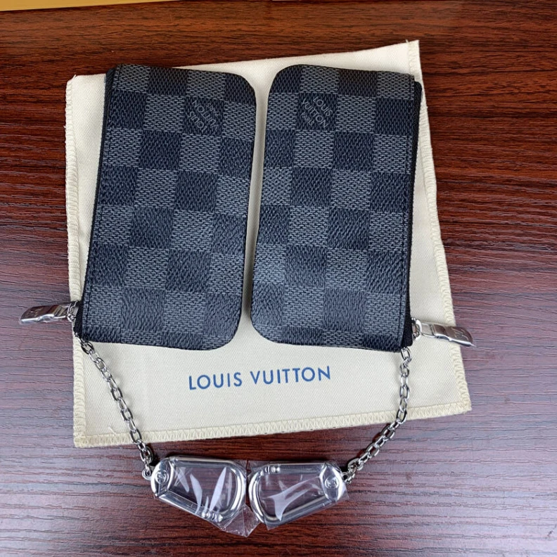 Mythick ru Key ring Louis Vuitton Damier Graphite Key Pouch