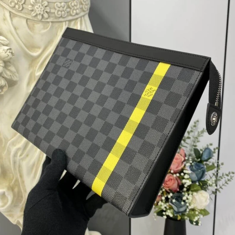 Mythick ru Zip closi Louis Vuitton Damier Graphite Stripe Pochette Voyage MM Yellow