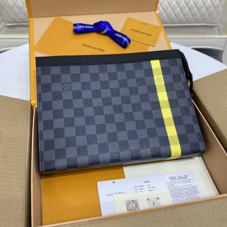 Mythick ru Zip closi Louis Vuitton Damier Graphite Stripe Pochette Voyage MM Yellow