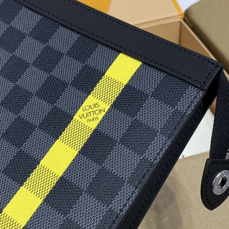 Mythick ru Zip closi Louis Vuitton Damier Graphite Stripe Pochette Voyage MM Yellow