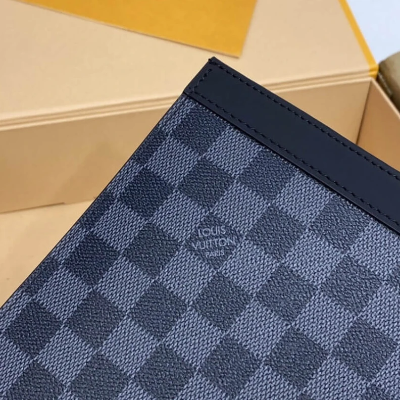 Mythick ru Zip closi Louis Vuitton Damier Graphite Stripe Pochette Voyage MM Yellow