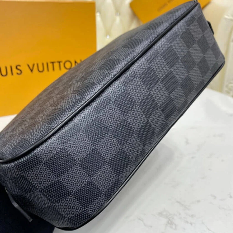 Mythick ru Vertical Louis Vuitton Damier Graphite Toilet Pouch GM