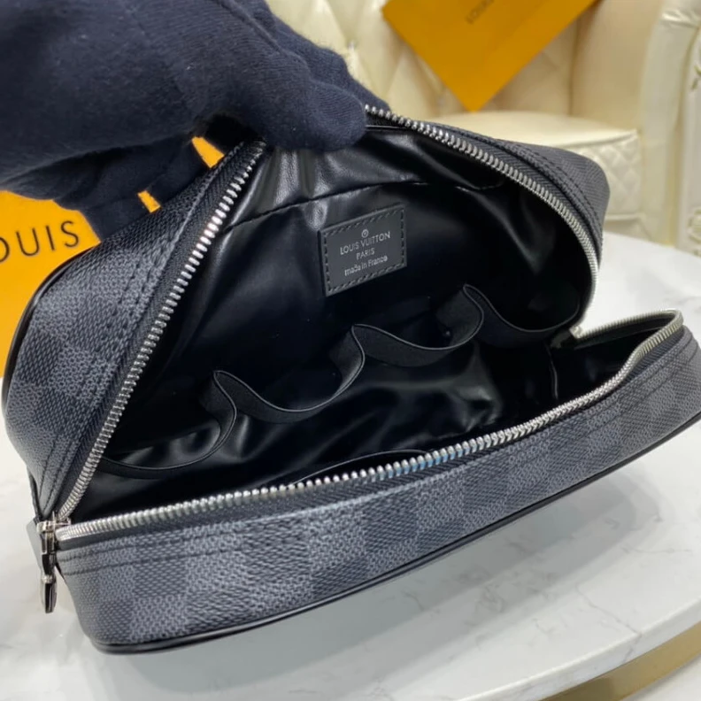 Mythick ru Vertical Louis Vuitton Damier Graphite Toilet Pouch GM