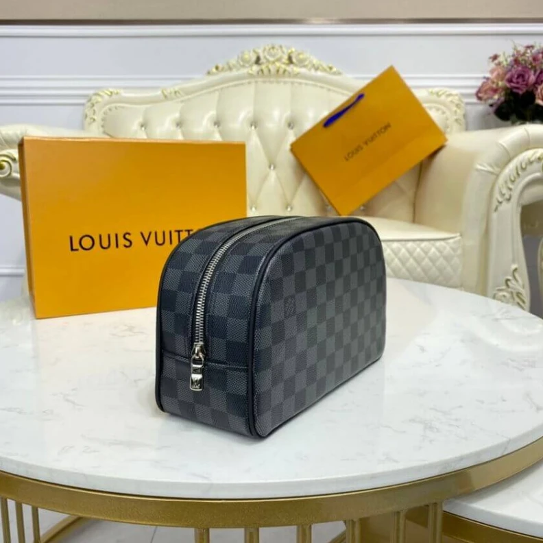 Louis vuitton locations Natural c Louis Vuitton Damier Graphite Toiletry Bag 25