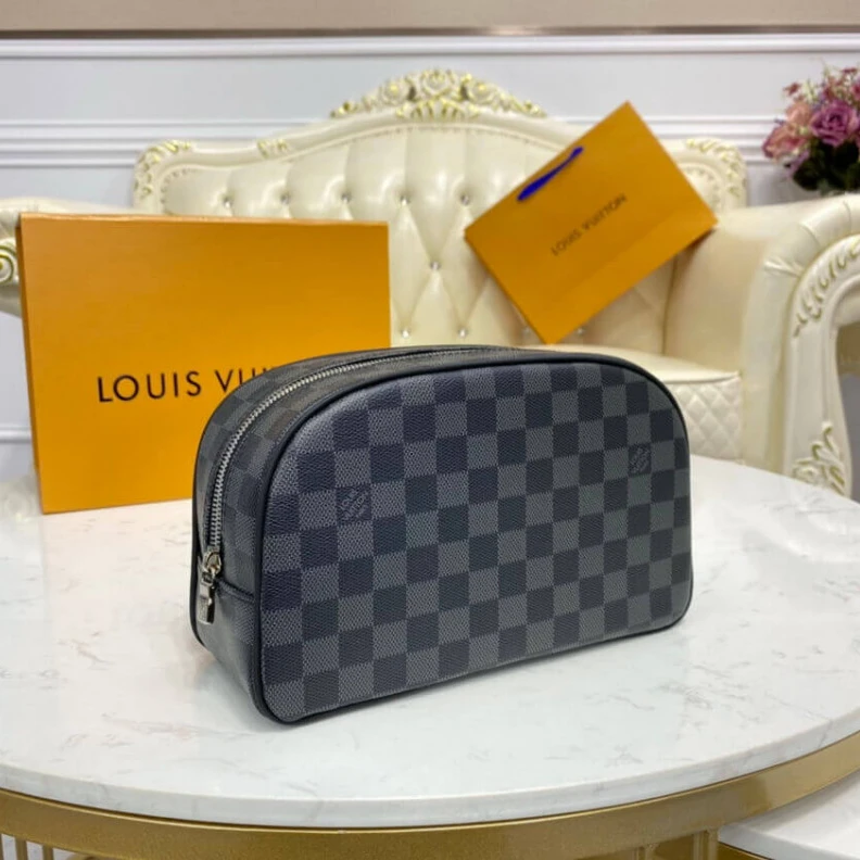 Natural c Louis Vuitton Damier Graphite Toiletry Bag 25