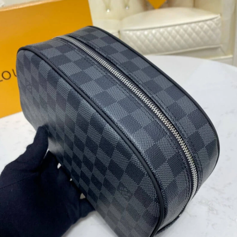 Louis vuitton locations Natural c Louis Vuitton Damier Graphite Toiletry Bag 25