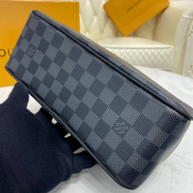 Louis vuitton locations Natural c Louis Vuitton Damier Graphite Toiletry Bag 25