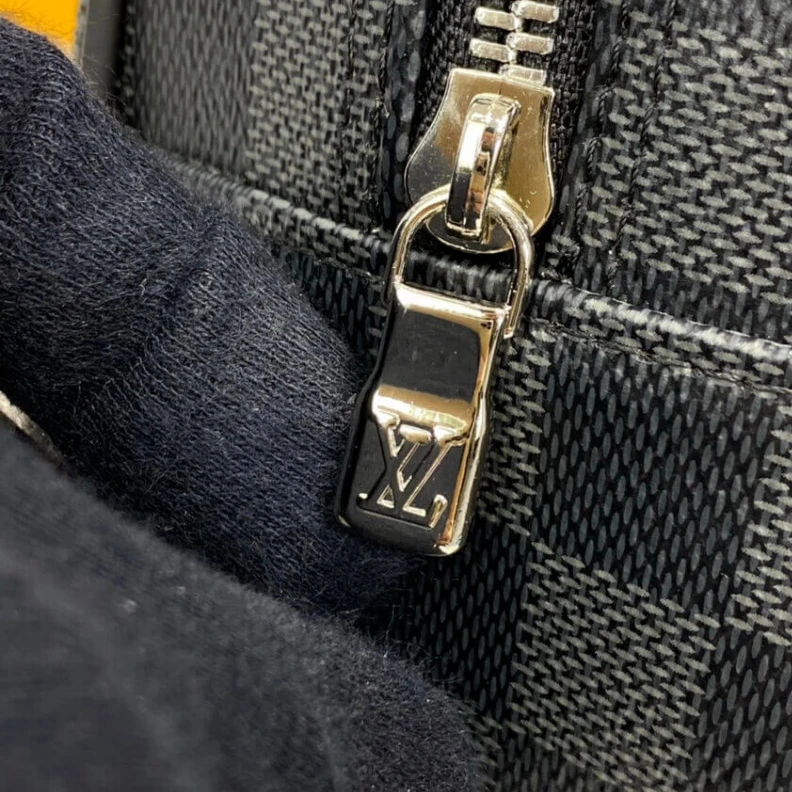 Louis vuitton locations Natural c Louis Vuitton Damier Graphite Toiletry Bag 25