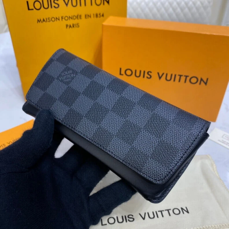 Calf leat Louis Vuitton Damier Graphite Woody Glasses Case
