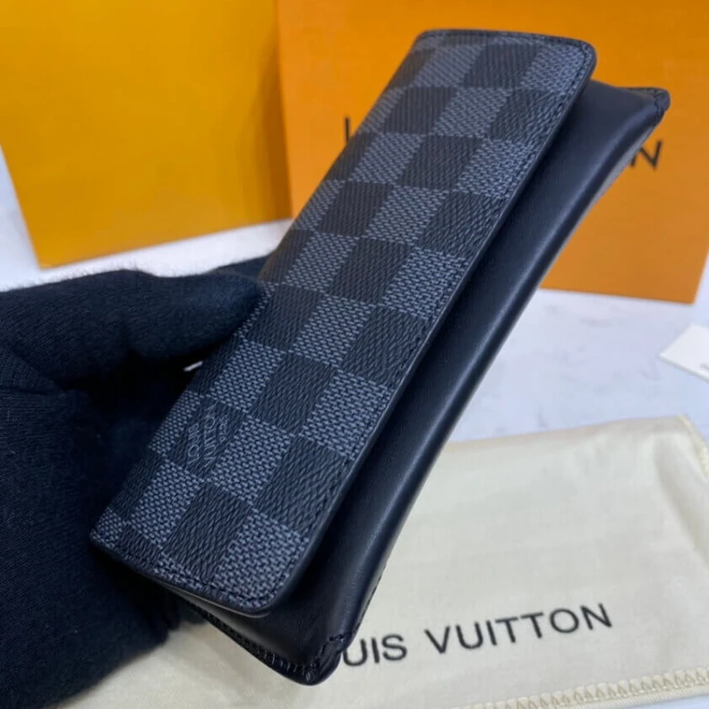 Top lv Calf leat Louis Vuitton Damier Graphite Woody Glasses Case