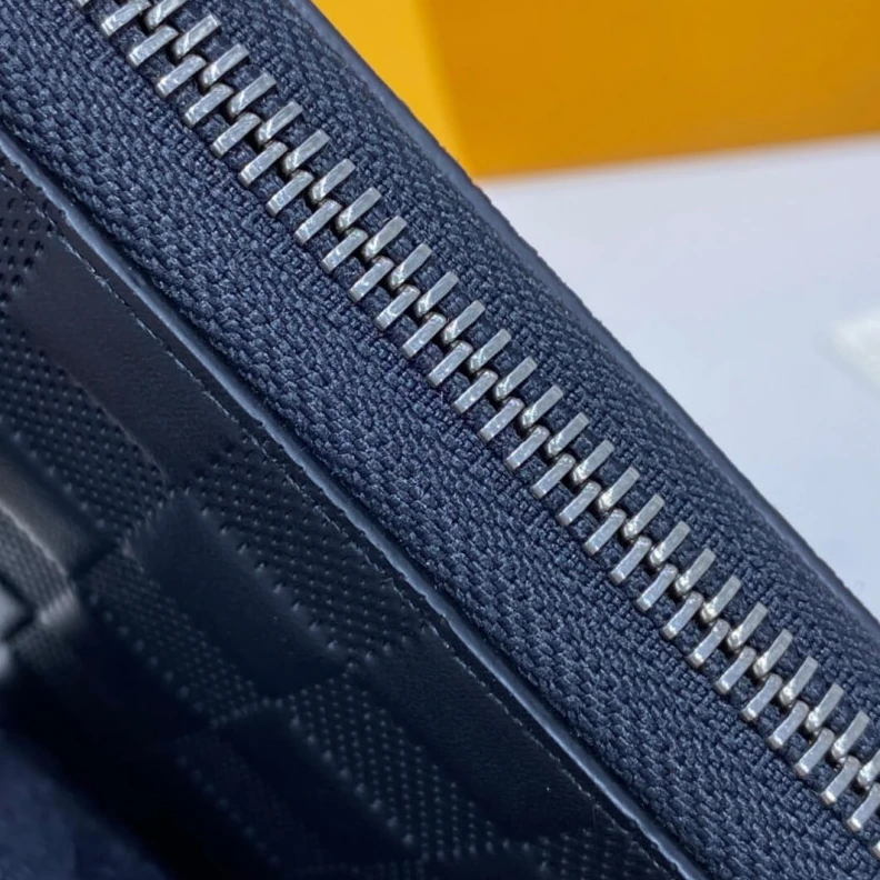 Mythick.ru 16 CC slo Louis Vuitton Damier Infini Leather Zippy Organizer
