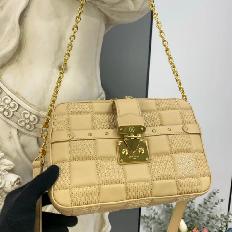 Replica bag Damier Qu Louis Vuitton Damier Quilt Lambskin Troca MM Beige