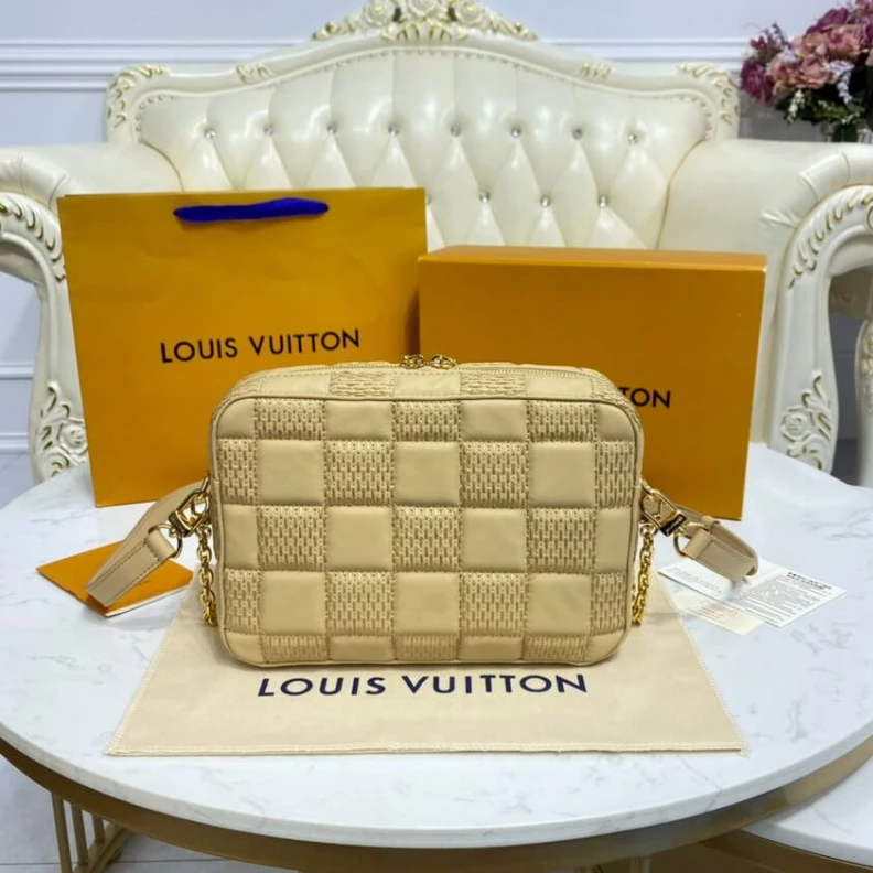 Replica bag Damier Qu Louis Vuitton Damier Quilt Lambskin Troca MM Beige
