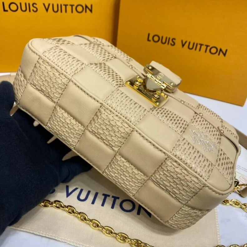 Replica bag Damier Qu Louis Vuitton Damier Quilt Lambskin Troca MM Beige