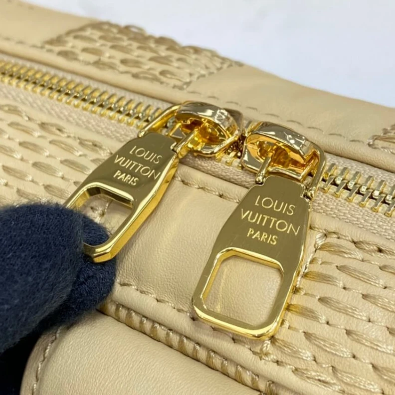Replica bag Damier Qu Louis Vuitton Damier Quilt Lambskin Troca MM Beige
