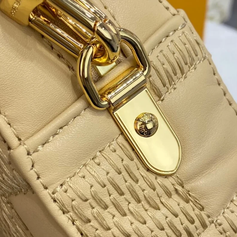 Replica bag Damier Qu Louis Vuitton Damier Quilt Lambskin Troca MM Beige