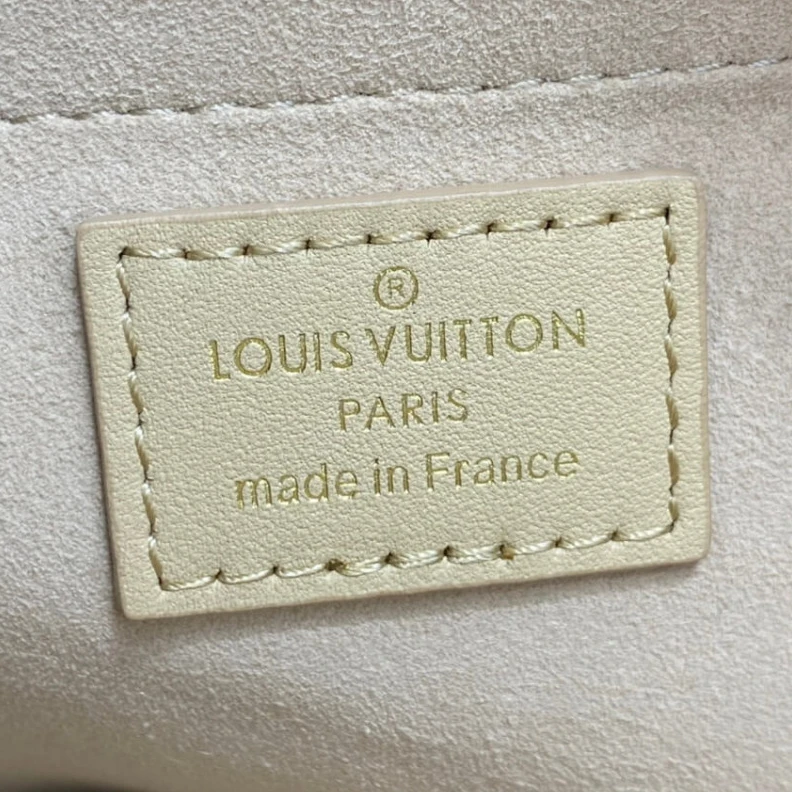 Replica bag Damier Qu Louis Vuitton Damier Quilt Lambskin Troca MM Beige