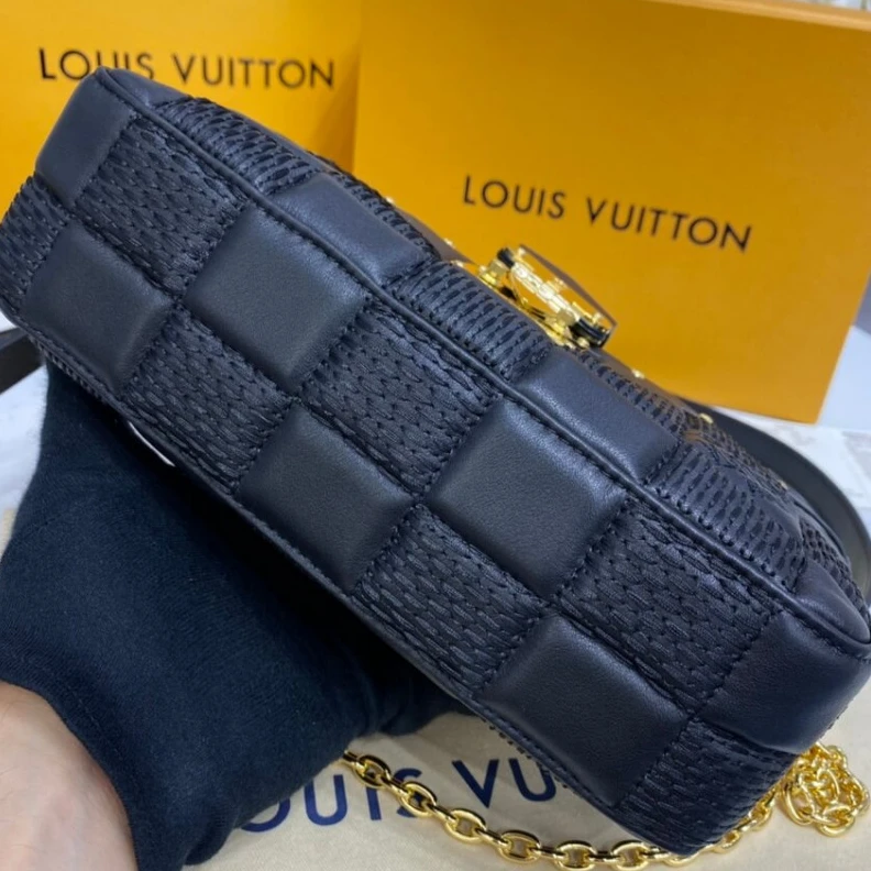 Lv belts replica Chain Dro Louis Vuitton Damier Quilt Lambskin Troca MM Black