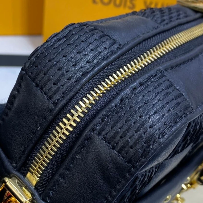 Lv belts replica Chain Dro Louis Vuitton Damier Quilt Lambskin Troca MM Black