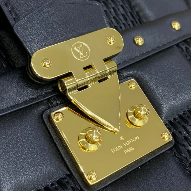 Lv belts replica Chain Dro Louis Vuitton Damier Quilt Lambskin Troca MM Black