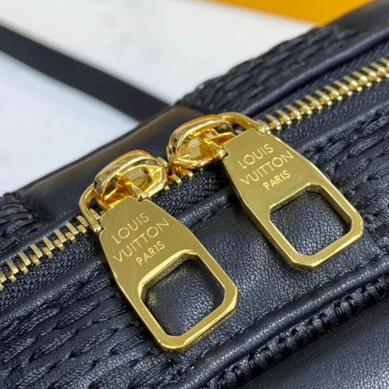 Lv belts replica Chain Dro Louis Vuitton Damier Quilt Lambskin Troca MM Black