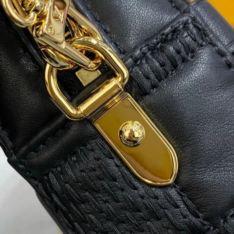 Lv belts replica Chain Dro Louis Vuitton Damier Quilt Lambskin Troca MM Black