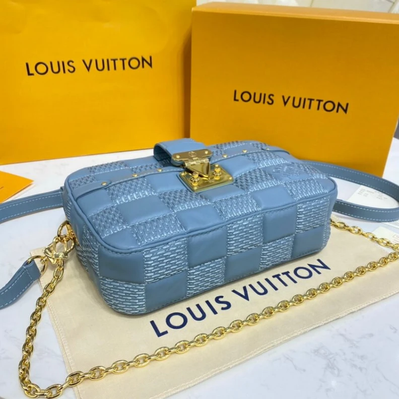 Mythick SLock Louis Vuitton Damier Quilt Lambskin Troca MM Blue
