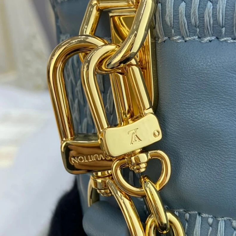 Mythick SLock Louis Vuitton Damier Quilt Lambskin Troca MM Blue