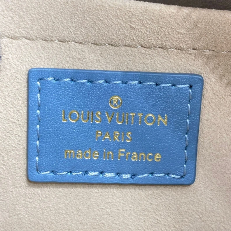 Mythick SLock Louis Vuitton Damier Quilt Lambskin Troca MM Blue