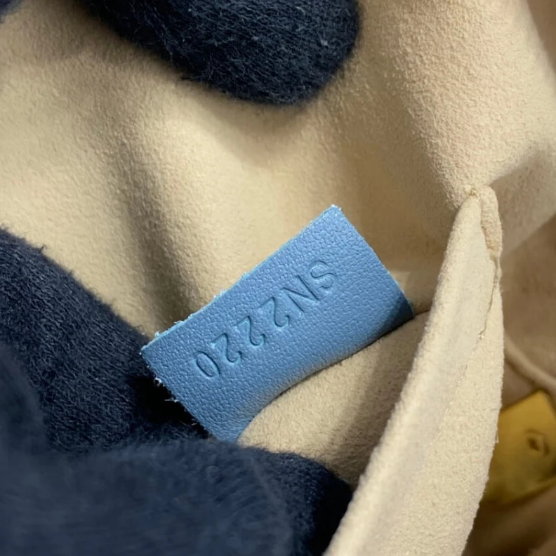 Mythick SLock Louis Vuitton Damier Quilt Lambskin Troca MM Blue