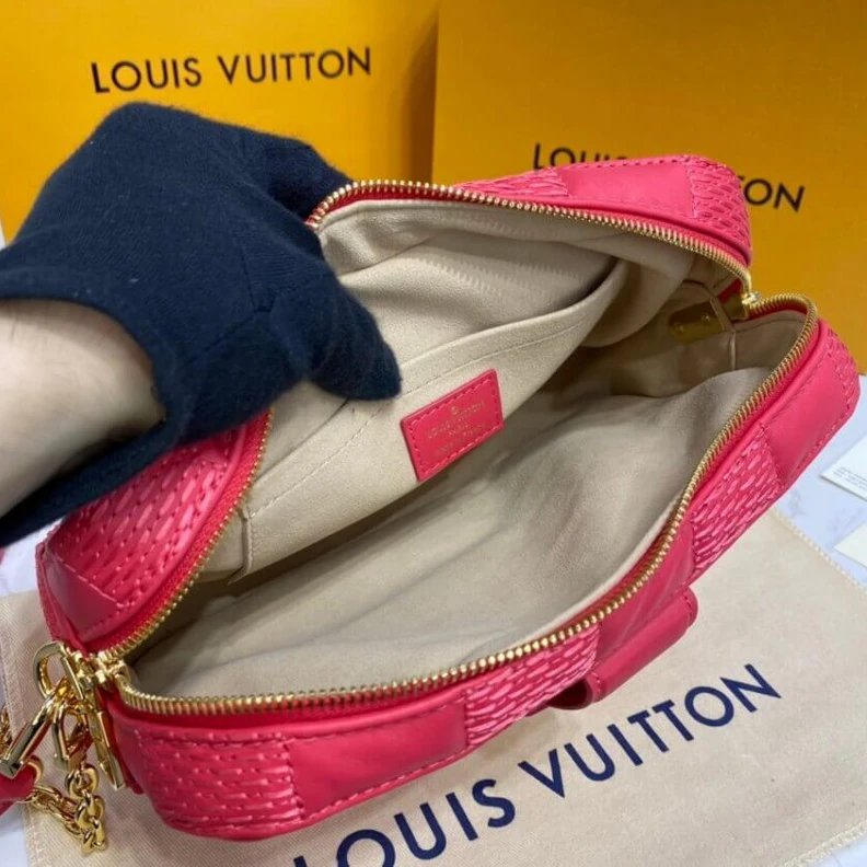 Top lv SLock Louis Vuitton Damier Quilt Lambskin Troca MM Red