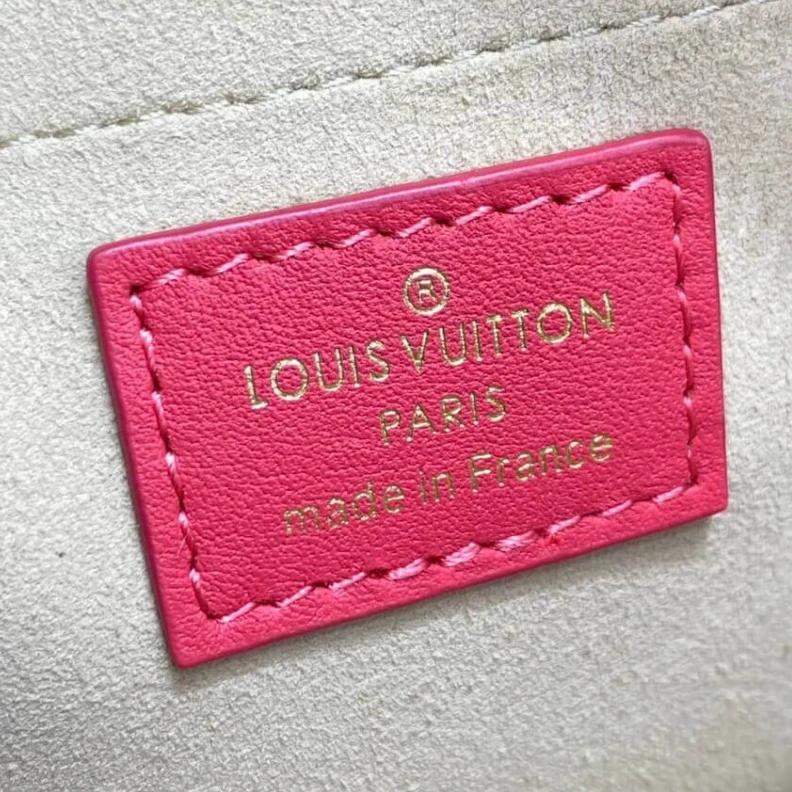 Top lv SLock Louis Vuitton Damier Quilt Lambskin Troca MM Red