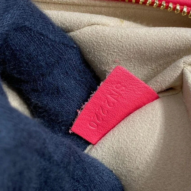 Top lv SLock Louis Vuitton Damier Quilt Lambskin Troca MM Red