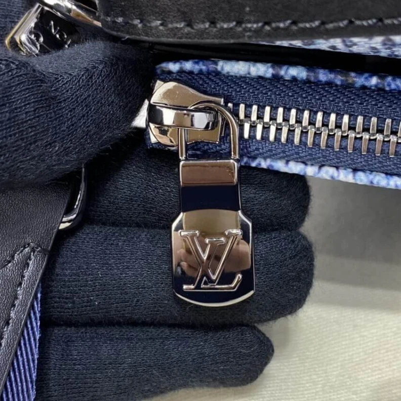 Top lv Strap dro Louis Vuitton Damier Salt Canvas Trio Messenger Blue