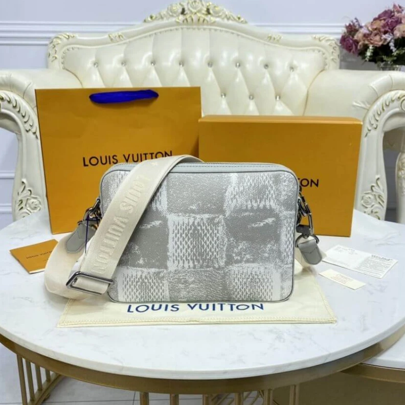 Mythick Silvercol Louis Vuitton Damier Salt Canvas Trio Messenger Grey