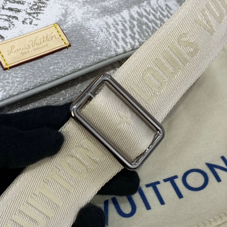 Mythick Silvercol Louis Vuitton Damier Salt Canvas Trio Messenger Grey