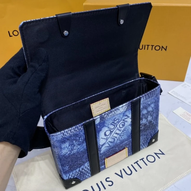 Top lv Strap dro Louis Vuitton Damier Salt Canvas Trunk Slingbag Blue
