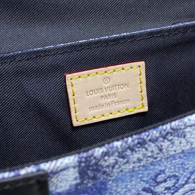 Top lv Strap dro Louis Vuitton Damier Salt Canvas Trunk Slingbag Blue