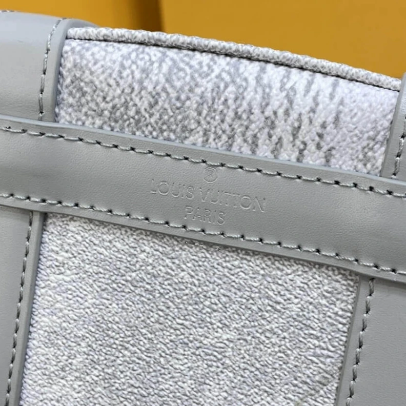 Louis vuitton locations Textile l Louis Vuitton Damier Salt Canvas Trunk Slingbag White