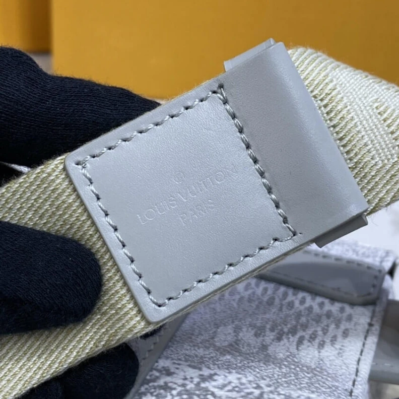 Louis vuitton locations Textile l Louis Vuitton Damier Salt Canvas Trunk Slingbag White