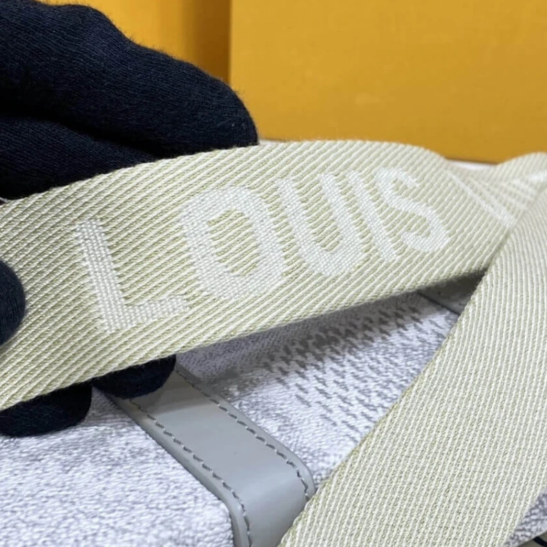 Louis vuitton locations Textile l Louis Vuitton Damier Salt Canvas Trunk Slingbag White