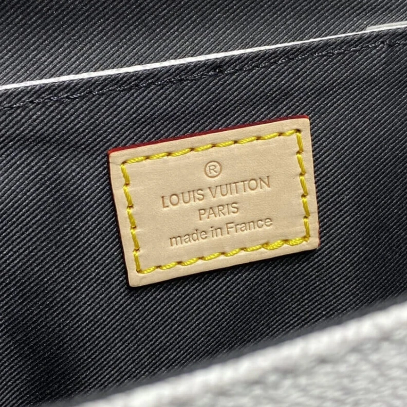 Louis vuitton locations Textile l Louis Vuitton Damier Salt Canvas Trunk Slingbag White