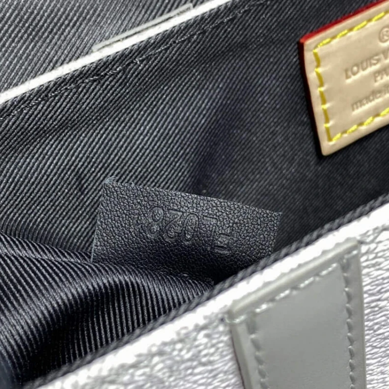 Louis vuitton locations Textile l Louis Vuitton Damier Salt Canvas Trunk Slingbag White